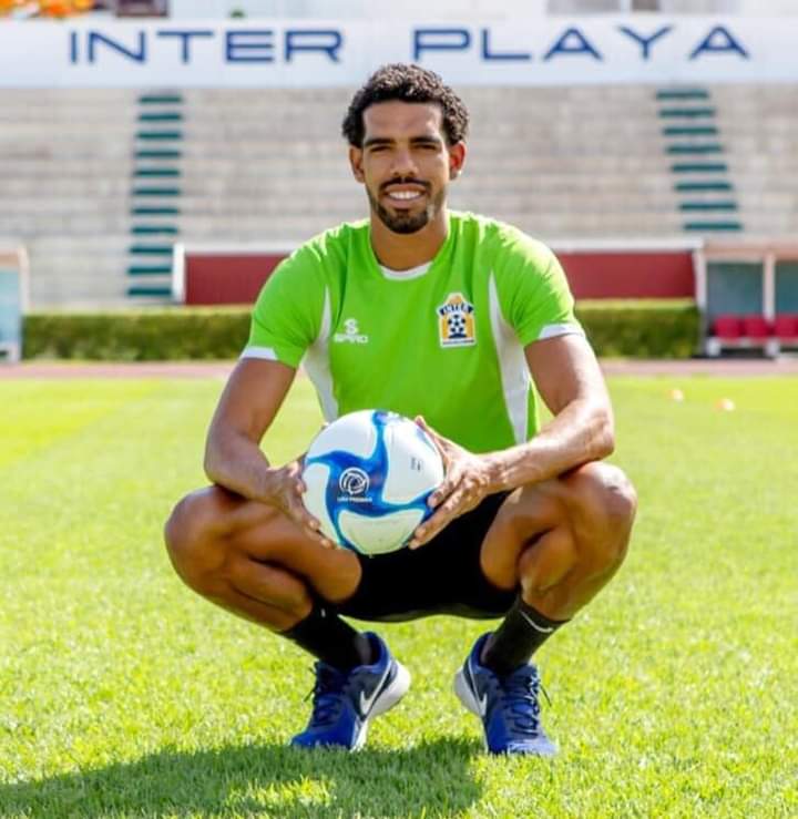 alevazquez58's tweet photo. Ya con el arranque de temporada en puerta el @Inter_Playa presentó a su capitán.
Carlos Calvo, con toda su experiencia, estará portando el gafete.
No te pierdas todo el paso del equipo a través de Inter Playa TV.
#PasionInterminable https://t.co/kdRd9lCEbQ