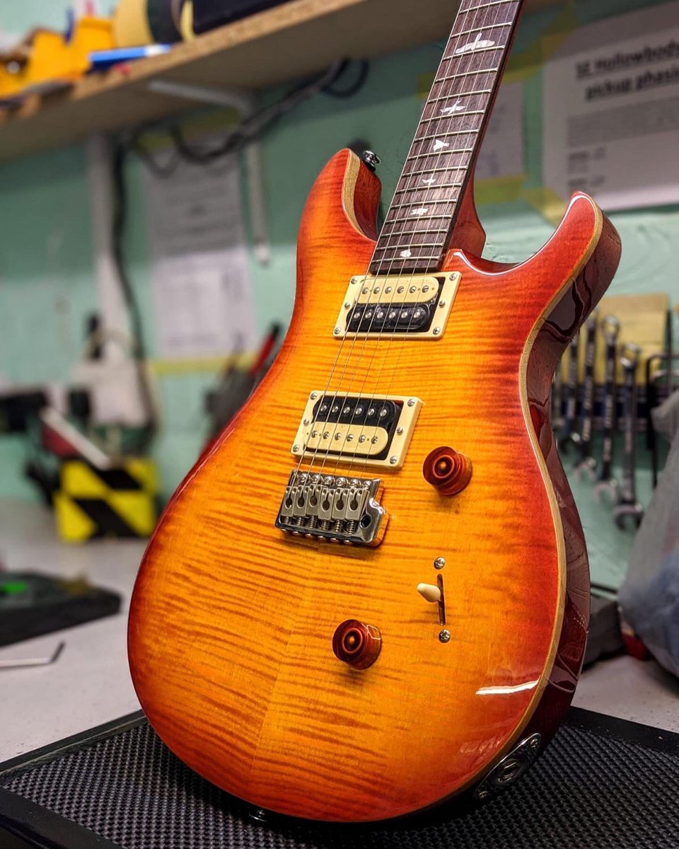 PiersPRSGuitars's tweet photo. Check out some of the awesome SEs that came through the tech room today! Do you play an SE? Tag us in a picture to be on our SE showreel 🤟🔥✌️ #prsguitars #prsse #seshowreel #prs https://t.co/rRaO7AzyMN