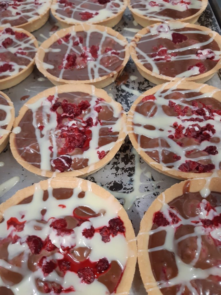 The boarders getting spoilt by our pastry chef <a href="/Staceymac83/">STACEY MCLAUGHLIN ❤</a>  tonight <a href="/Brentwood_Sch/">Brentwood School</a> <a href="/Brentwood_Sch/">Brentwood School</a> <a href="/MarkAtk11580716/">Mark Atkinson</a> <a href="/Nickhowe64/">Nick Howe</a> <a href="/smowenHH/">Stephen Mark Owen</a>