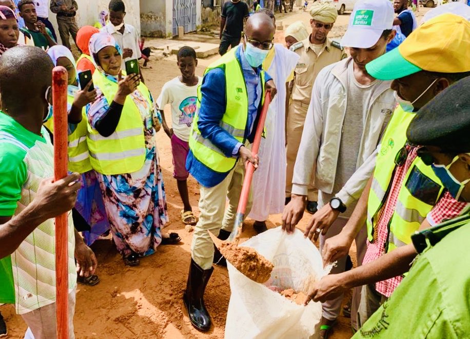 ANgororano's tweet image. Discussed the flood response in the south of🇲🇷 with the Gov. of Trarza, the Mayor of Rosso &amp;amp; the Min. of Empl, Youth &amp;amp; Sports @TalebSidAhmedMr &amp;amp; along with @akobII witnessed the pivotal role being played by #volunteers &amp;amp; young women leaders  #Watanouna  #PartnersAtCore @SDGoals