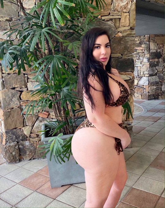 Hot girl summer all year round 💦💦 check out my bio for more of me 😘 https://t.co/NHsTJNQRNw