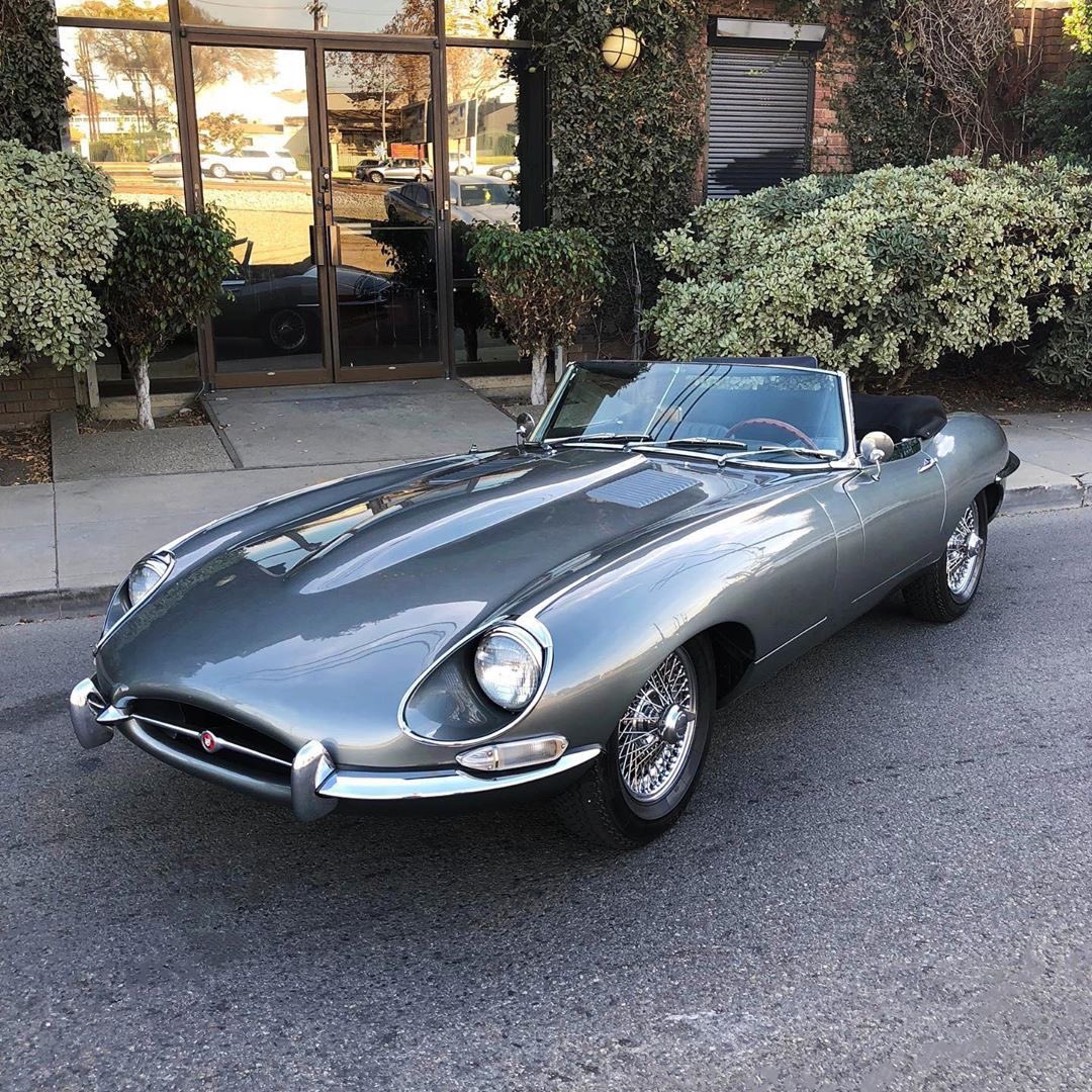 Let’s play a game: Name a more gorgeous classic car! (if you can)
▫️▪️▫️▪️
#TBT (Previously Sold)
1967 Jaguar XKE Series I Roadster
Opalescent silver grey with a black interior