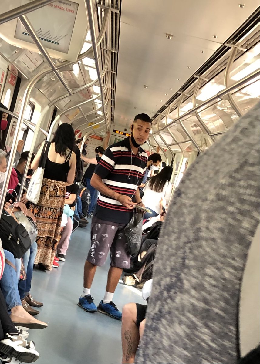 trilhos's tweet photo. Além de fazer venda proibida ainda fica espalhando vírus. Tá certinho. @CPTM_oficial linha turquesa sentido Rio Grande da Serra. https://t.co/6jSIcOhIUH