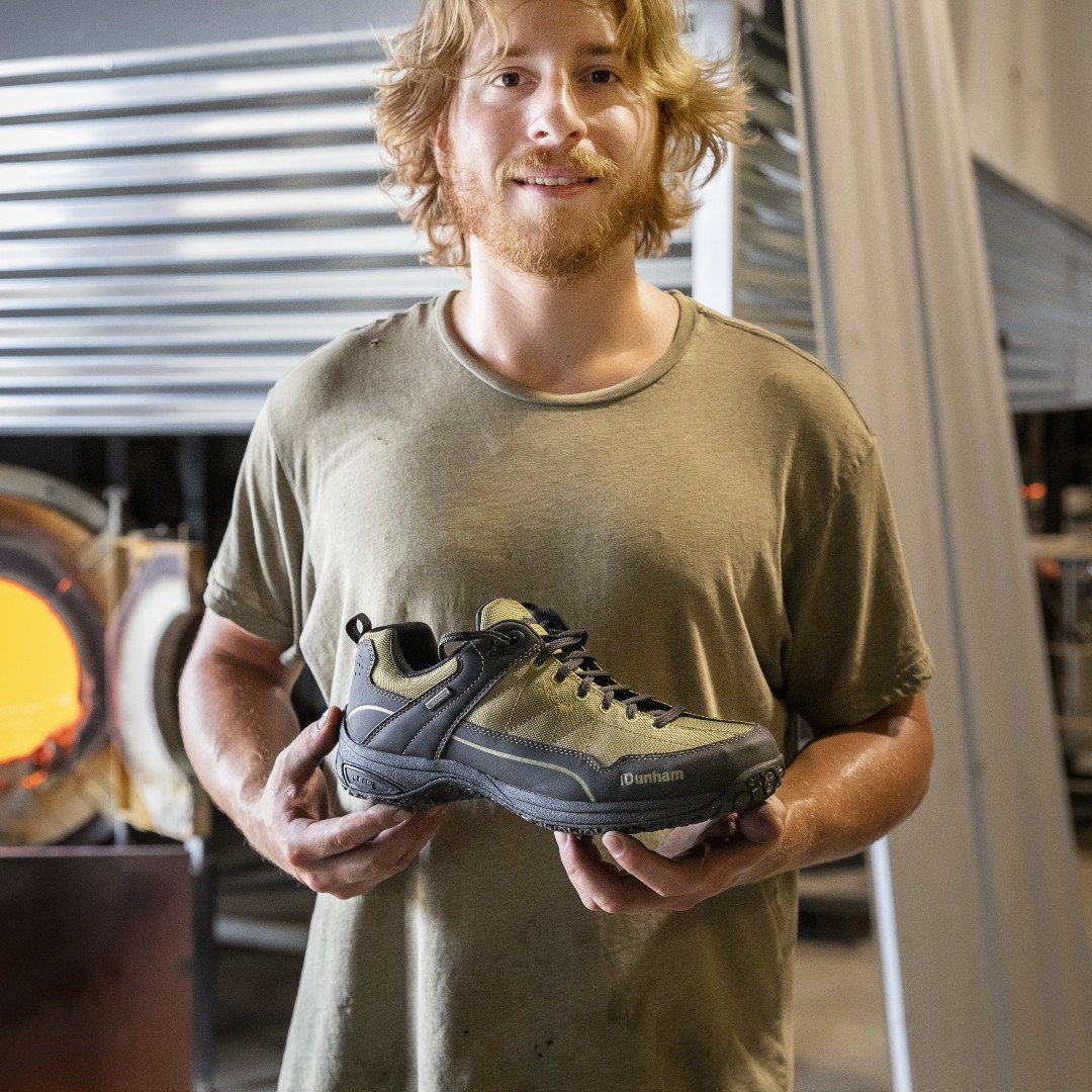 dunham shoes website