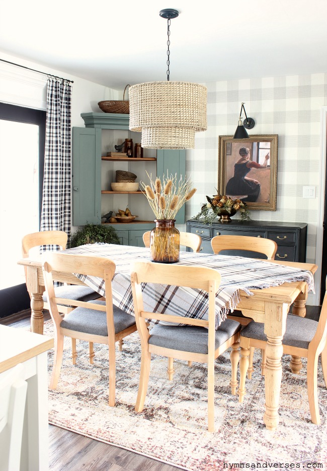 paintschips's tweet photo. @HymnsandVerse embraced the nature around her for this year's fall decor ... https://t.co/8u0BY4uhk9 https://t.co/ogAib94Scm