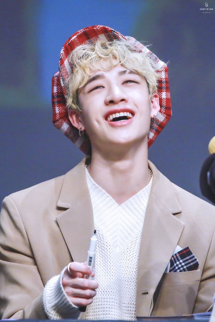 Thread by @chans_dimppie, sequence photos of bangchan smiling ; a ...