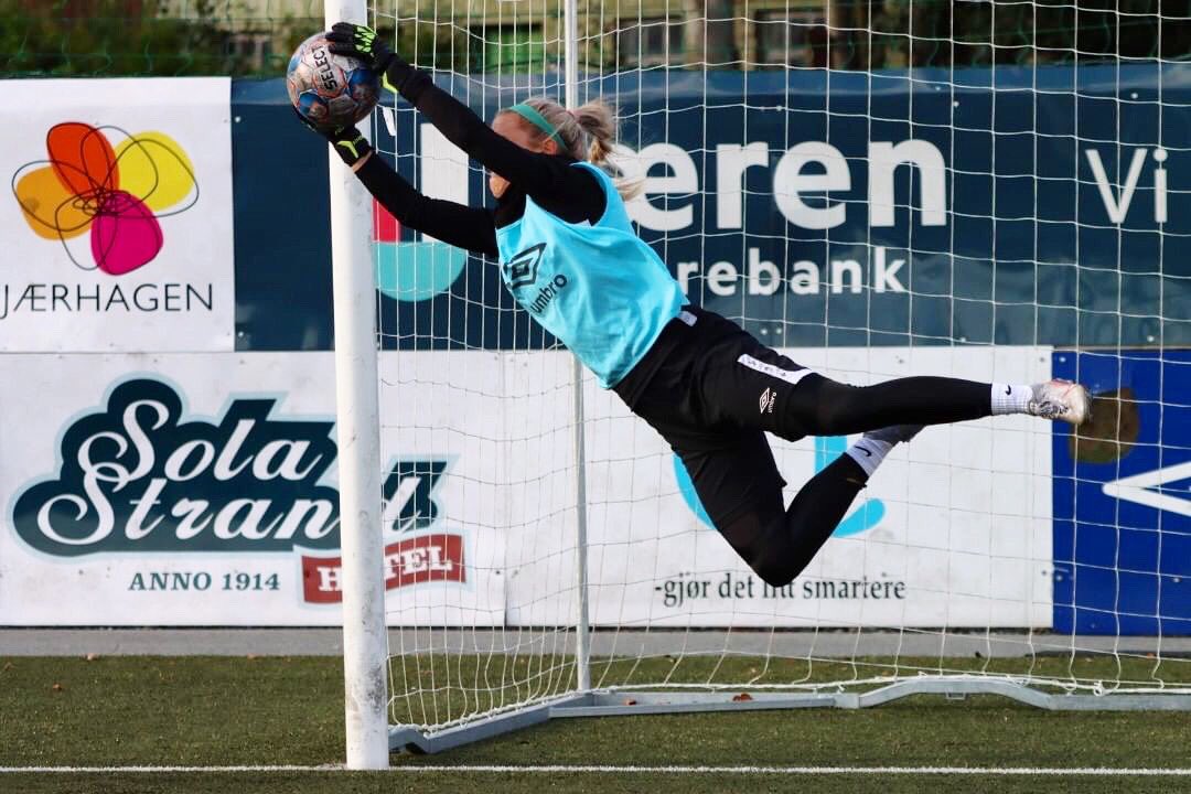 IIIIIIIIII just wanna fly... 🎶⚽️

🔥📸 @NFKvinner 
#ReuschGK #KleppElite #Toppserien