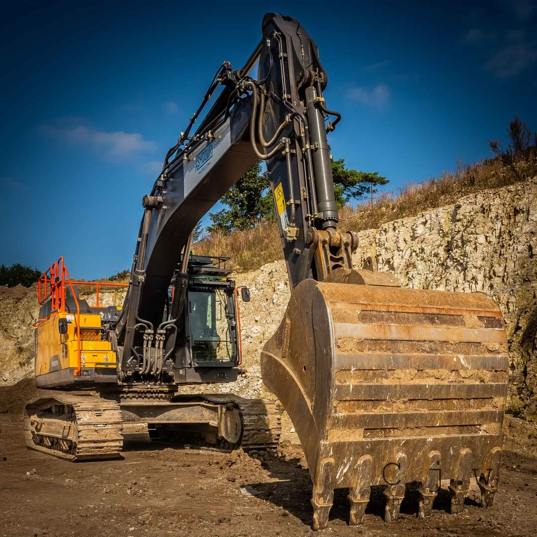 PhotographyCjw's tweet photo. A few shots from going to see dad at work #ashcourt #quary #volvo #volvo110 #volvo38ton #screening https://t.co/vyNnZgvgaV