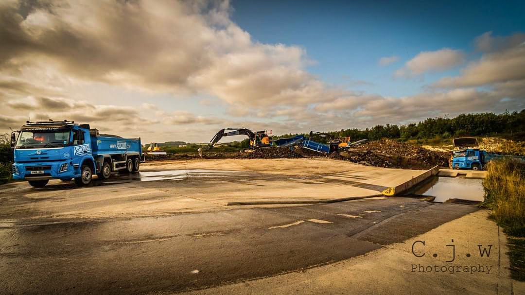 PhotographyCjw's tweet photo. A few shots from going to see dad at work #ashcourt #quary #volvo #volvo110 #volvo38ton #screening https://t.co/vyNnZgvgaV