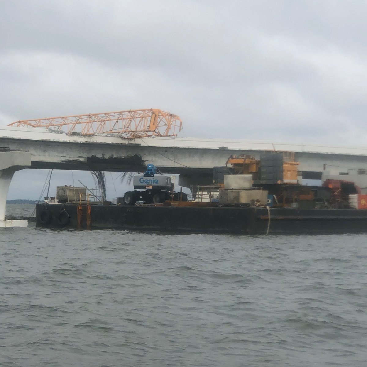 PENSACOLA BAY BRIDGE: Damage to the newly built span of the 3 Mile Bridge that connects Pensacola and Gulf Breeze.

8 construction barges became loose during #Sally, with 2 of them hitting the bridge. This is a $400 million infrastructure project.

📸 Photos from Kathryn Hendrix.