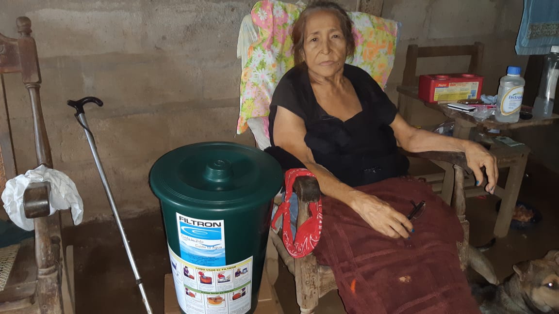 caps_nicaragua's tweet photo. 🤝😎 Personas Beneficiarias de las Comunidades El Higueral de #Chinandega, Los Remedios de #Quezalguaque, El Carrizo y La puerta de #ElSauce y Valle Viejo 1 de #Posoltega, reciben con gran emoción filtrones para sus hogares. https://t.co/q3hjwDTHdY