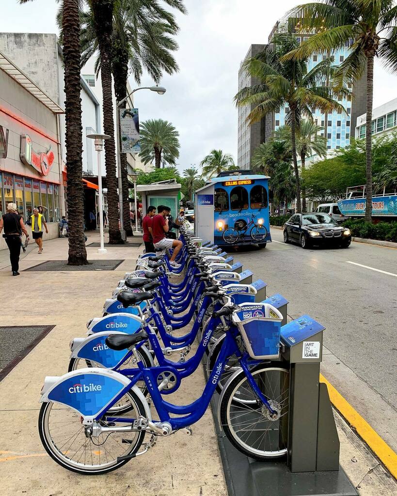 Miami bike ride or bus? What's your favorite way to get around?! 🛴🚲🌴
🚨CONTEST ALERT🚨 Download @velociarewards and automatically be entered to win a $150 Uber/UberEats gift card!! Last day to enter is September 30th #rewardsthatmoveyou
🚎🌴 
Velocia… instagr.am/p/CFPyKrzHCZu/