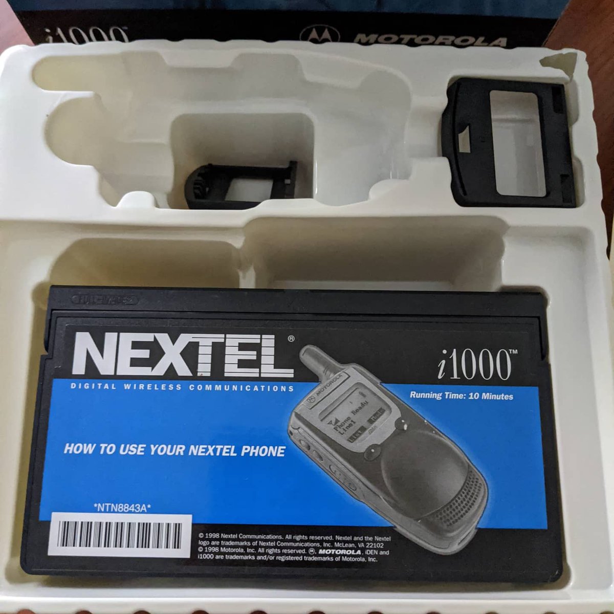 NEXTEL Motorola i1000  ESMR UHF 800 MHz/iDEN 800 MHz
Released in 1998
2/3 With two-way-radio feature 
To be continued ...
#nextel #motorola #moto #retrotech #retrophone #cellphone #usa #canada #mobilekeepers #phonekeepers