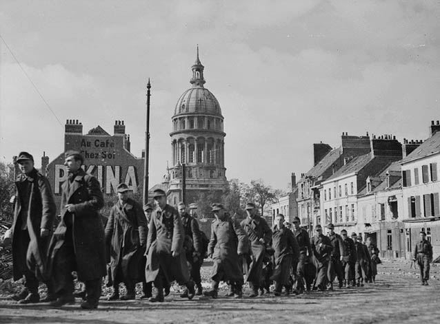 gwhayes66's tweet photo. The Canadians took Boulogne after five days. Thousands of prisoners. No lack of rational speed. https://t.co/k28IGcAi1s