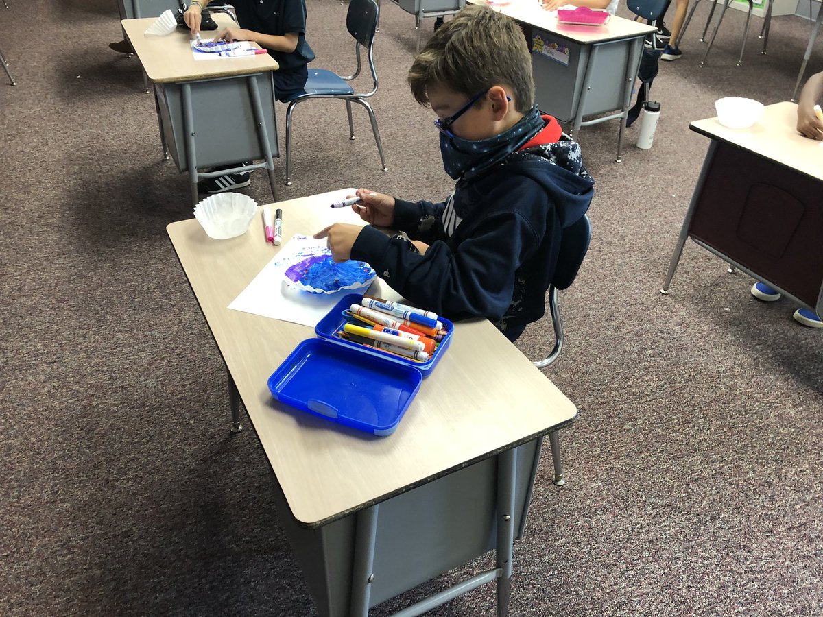 mssimonsayz's tweet photo. Second graders tapped into their creativity on Dot Day on September 15 @SFXavierHawks #InternationalDotDay #STREAM https://t.co/RPWymjiGw4