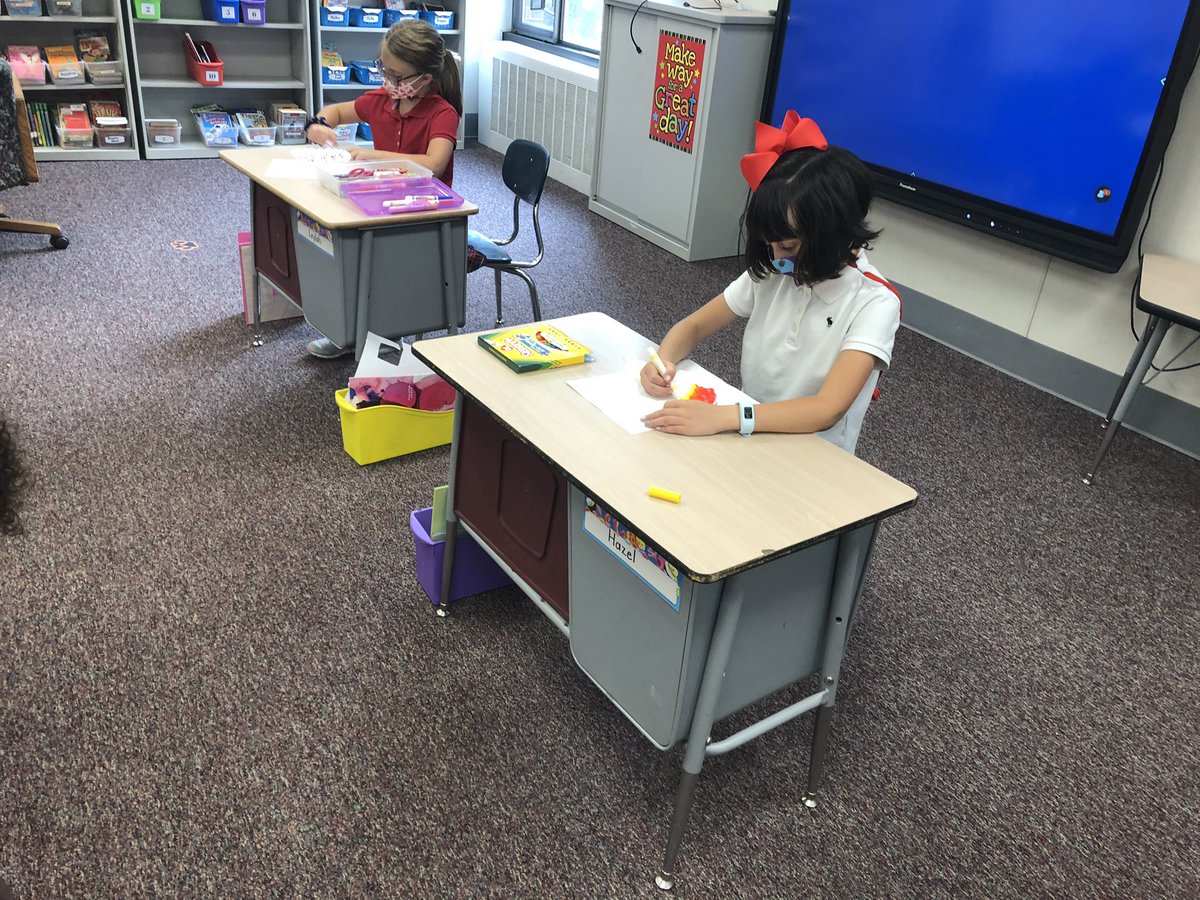 mssimonsayz's tweet photo. Second graders tapped into their creativity on Dot Day on September 15 @SFXavierHawks #InternationalDotDay #STREAM https://t.co/RPWymjiGw4