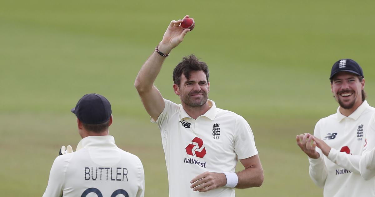 Honourable Mention number 2: Jimmy Anderson.Anderson took his 600th Test Wicket this summer, becoming only the 4th bowler ever, and first non-spinner to pass this landmark. 32 runs @ 10.67 and 16 wickets @ 25.50 in 5 matches. 2 Wins, 2 Draws, 1 Loss. 1x MC