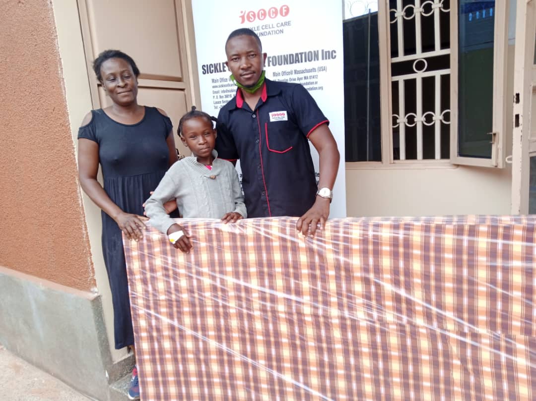 SickleInc's tweet photo. #SCCFUpdates
Earlier today, under our #REDCampaign together with our partner @icferug, we were to donate mattresses, pillows, blankets and mosquito nets to the sicklers as a way of supporting them throughout this #SickleCellAwarenessMonth Of September post #COVID__19. https://t.co/dMxDtzsBL3