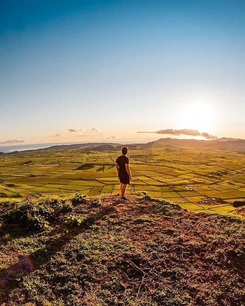 AzoresWhatElse's tweet photo. Photo By @fabi0leonardo 😇
📍 Serra do Cume

#goprooftheday
#goprorawedit #GoProHero8 #gopro_moment #goprophotography #lightroom #lightroomedit
.
#Repost #AzoresWhatElse #Azores #Açores #Portugal #View #Travel #Nature https://t.co/lFoiXklvFA