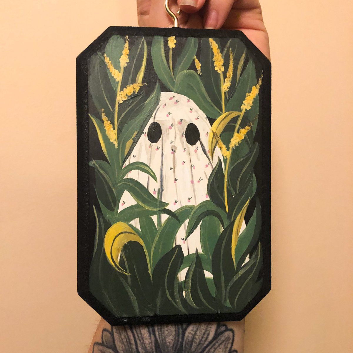 nnaturenurture's tweet image. oh to be a floral sheet ghost n a corn field