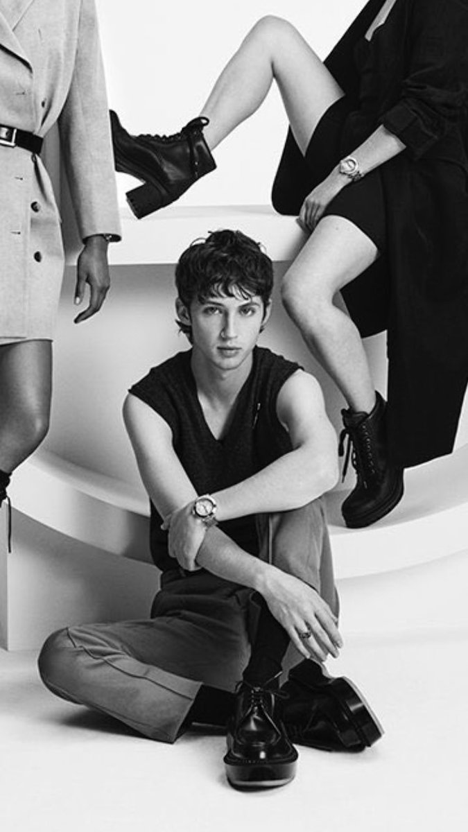 Troye Sivan clothes on Twitter: