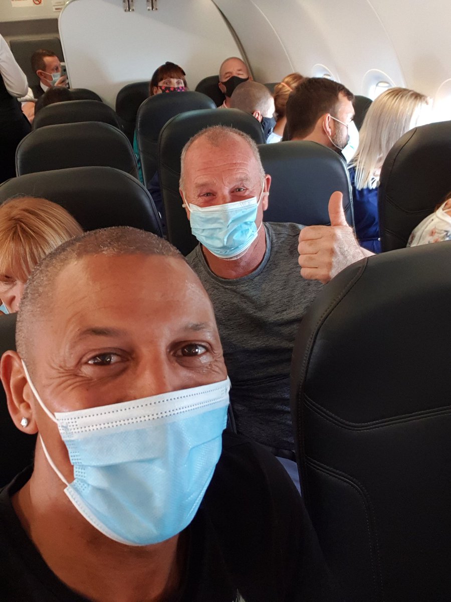 So I'm on the plane to Cyprus and my old footy mucca from footy Pete Smith (aka Ledge) turns up behind us 👀😳😂 happy days 😎🍻🥂🍾🍸🍷🍹