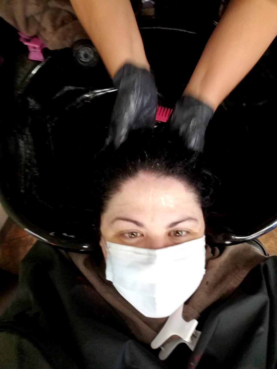ImOpenToIt's tweet photo. Had a giggle fit while Gloria was massaging my head &amp; rinsing the color out. I love this part! #rinsecycle 😄 https://t.co/ehk78VR1a4