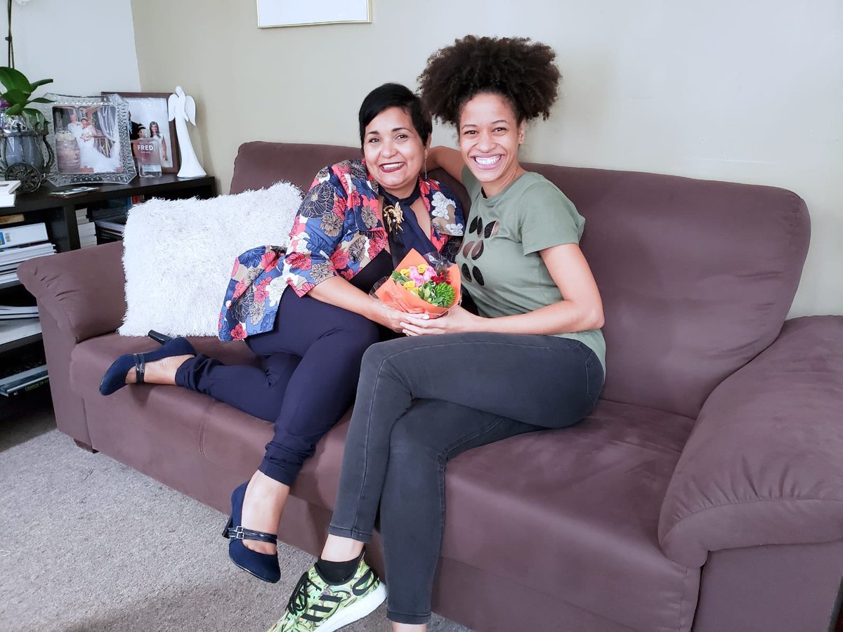 La Comisionada de Cultura <a href="/LourdesBatista7/">𝓛𝓸𝓾𝓻𝓭𝓮𝓼 𝓑𝓪𝓽𝓲𝓼𝓽𝓪 𝓙𝓪𝓴𝓪𝓫</a>, recibió la visita de la talentosa cantante @cynthialacruz egresada de Lehman College y quién es hija de la poeta Carmen Mata. En varias ocasiones Cynthia ha musicalizado varios poemas de la comisionada. #cultura #newyork