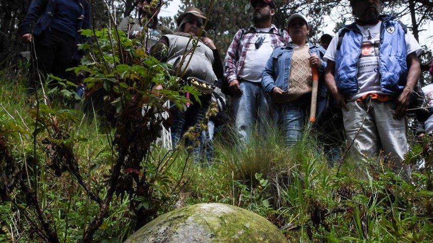 Francisco, del otro lado del teléfono, en algún reclusorio que no debo mencionar, asiente.Él cree que estamos en los inicios de descubrir la tragedia oculta en la Ciudad de México: hay más fosas clandestinas de las que se cree, todas en la periferia.