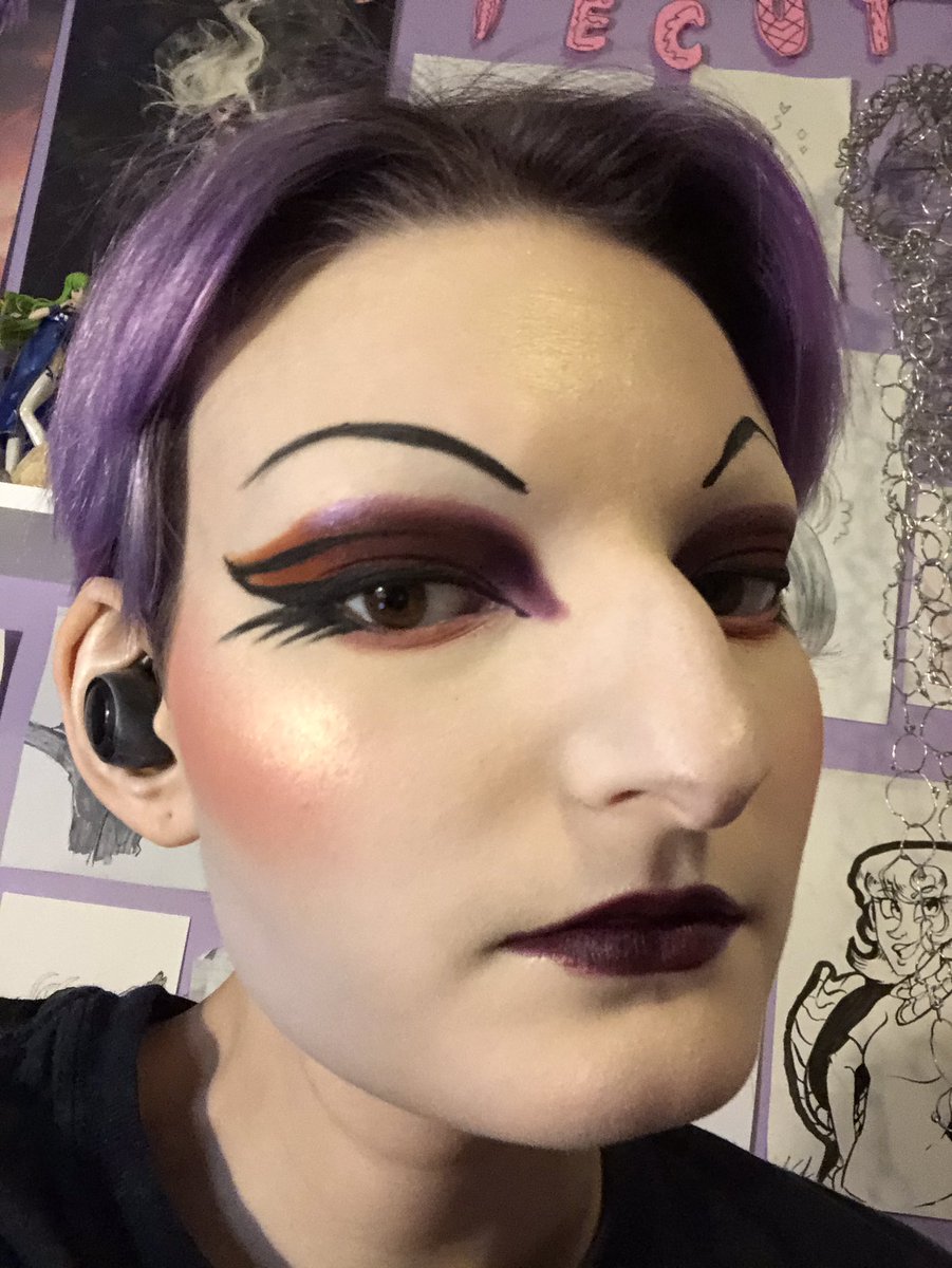fullfringal's tweet photo. I’m so pumped for fall I’m gonna fill my ass with leaves 
✨🍁💜🧡❤️🧛🏻‍♀️❤️🧡💜🍁✨
#makeup #makeupoftheday #muotd #goth #gothgoth #gothmakeup #makeupfirstnegativitylast #creativemakeup #artmakeup #artisticmakeup #makeupisart #editorialmakeup #darkmakeup #gothic #agender https://t.co/iLCviZBUYC