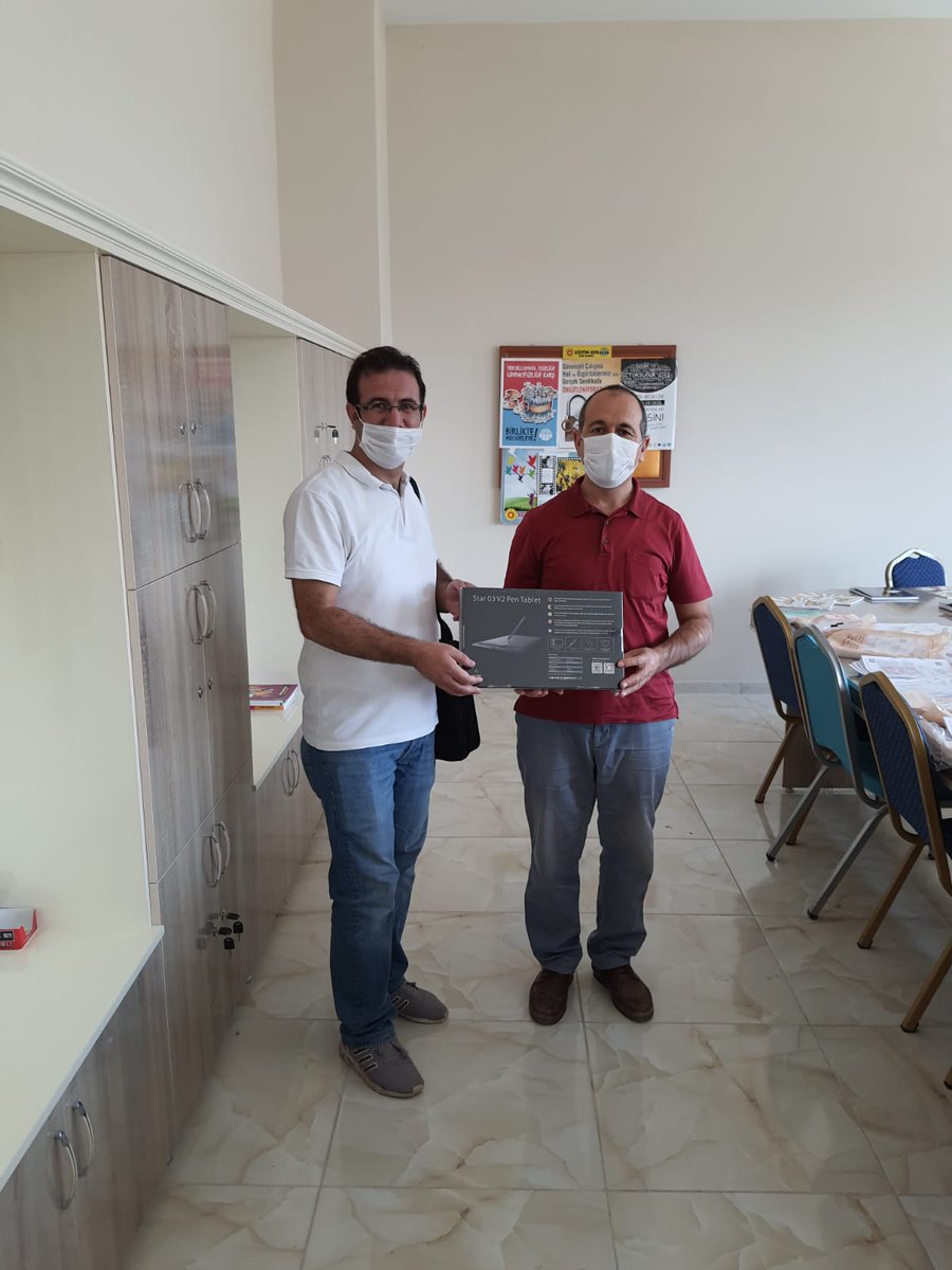 Hayatkaihl's tweet photo. Uzaktan eğitimi daha yakın kılmak için talebimiz üzerine Okul Aile Birliği Başkanımız Sn. Kemal Atmaca tarafından temin edilen grafik tabletler sayısal alan öğretmenlerimize teslim edildi. Okul Aile Birliği Başkanımıza teşekkür ederiz.
@ziyaselcuk @tcmeb @yilmaznazif https://t.co/dKOyNWECyj