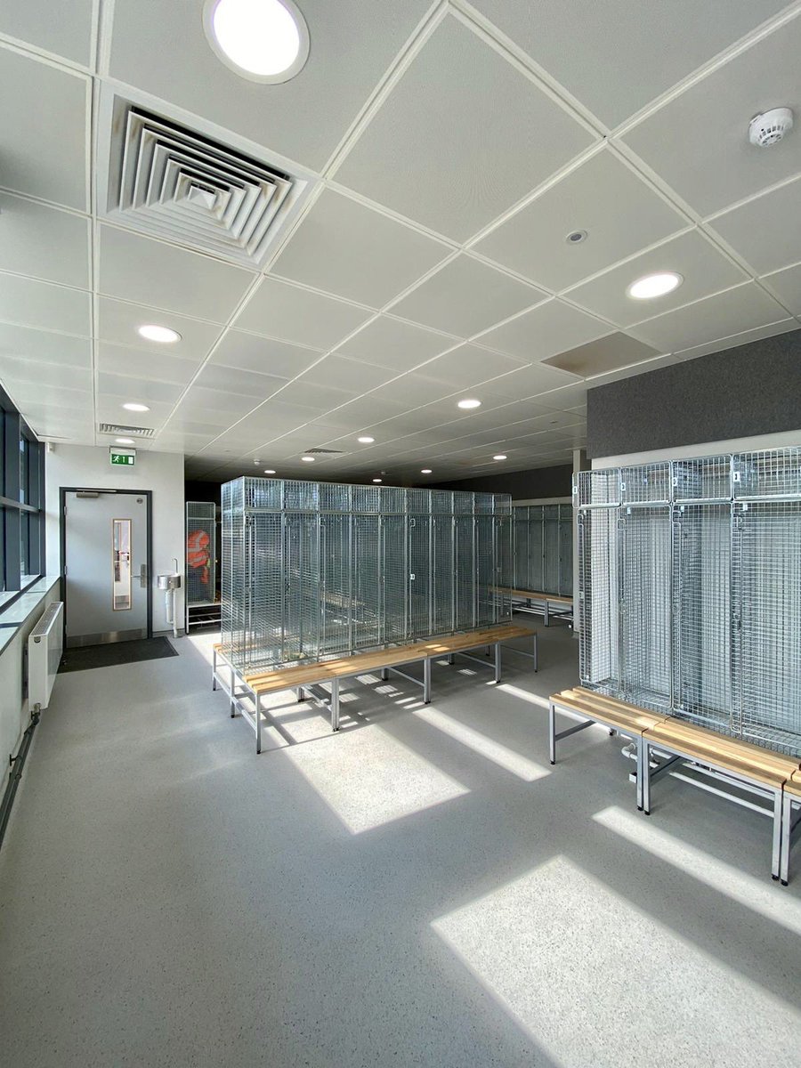 PeterMarsh_PMC's tweet photo. One year on from opening β¦@FC_CETCβ© is looking both gorgeous & smart - all credit to @DaveMRich78 and team for the high standards set #overtarget #shapingplaces β¦@solentlepβ© β¦@FarehamCollegeβ© β¦@BlanchardWellsβ© β¦@AmiriConstructβ© #makingadifference https://t.co/HRN6WFVE33