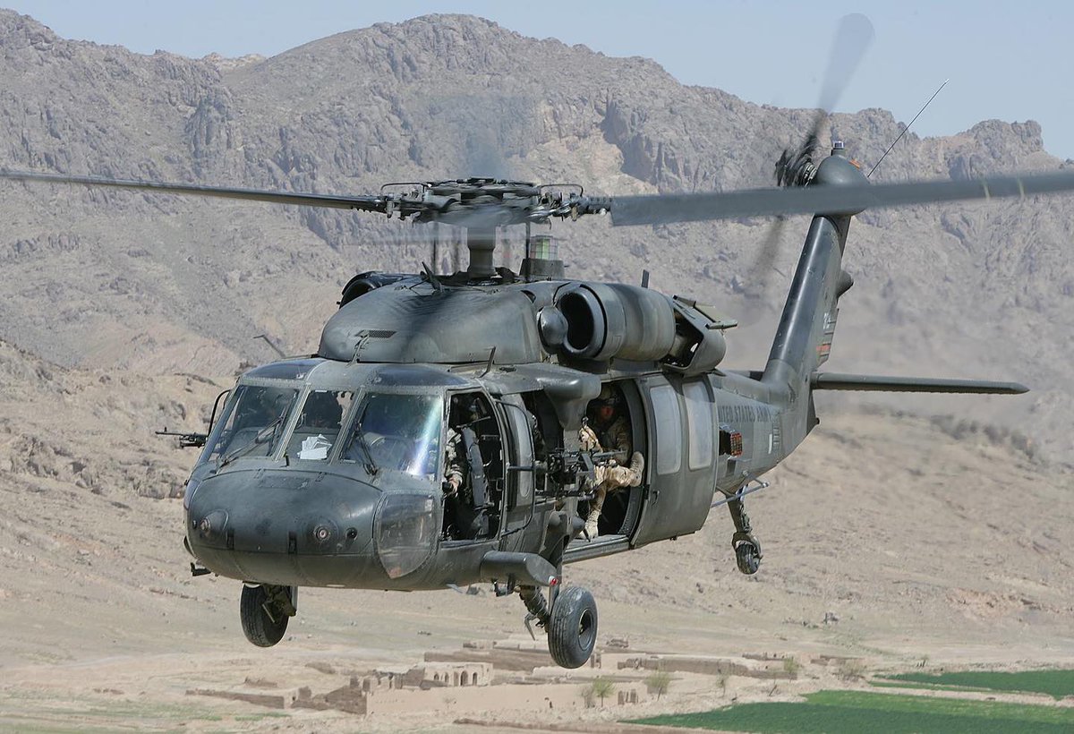 Frontline Photo of the Day - Today is a UH60 that we shot in Afghanistan. Had just left Kandahar and heading for the Helmand Valley. #usarmy #uh60 #blackhawk #afghanistan #instahelicopter #instagramaviation #airtoair #militaryaviation https://t.co/cbDSfteD90