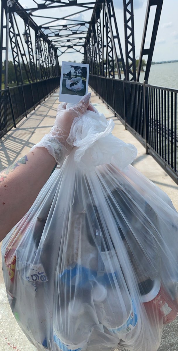 sydneygrahamjpg's tweet photo. there isn’t any trash on the walkway of the dam cuz i removed it. 
let’s start a movement https://t.co/INlCjY752P