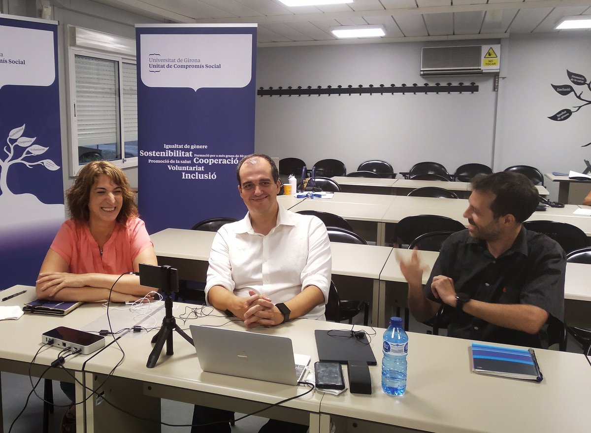 rosatorrijosm's tweet photo. Debatre sobre accessibilitat, fractures digitals generacionals i formació tecnològica +50 amb professionals que organitzen programes formatius per a sèniors a les universitats catalanes, és un plaer immens! @UdGCompromis @xarxavives. https://t.co/HpksNkMKNm