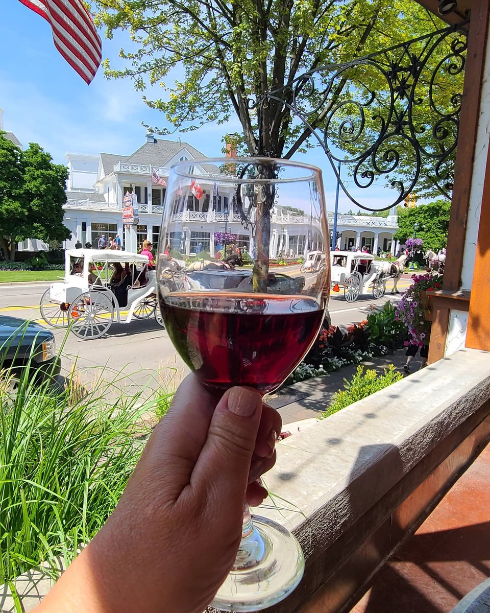 gogreatlakesbay's tweet photo. Savoring these last few days of summer ☀️🍷

📸: @heathergingercooper https://t.co/4GxuF3P92t