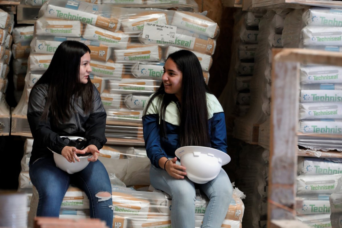 DSMHBA's tweet photo. Today we wanted to spotlight a few great events that help educate &amp; experience a day in the industry. From our Girls In Construction Camp to Build My Future we've been able to show 100s of young women what the trades are all about!

#iowaskilledtrades #pwbproud #pwbweek2020 https://t.co/gWrltbZKhu