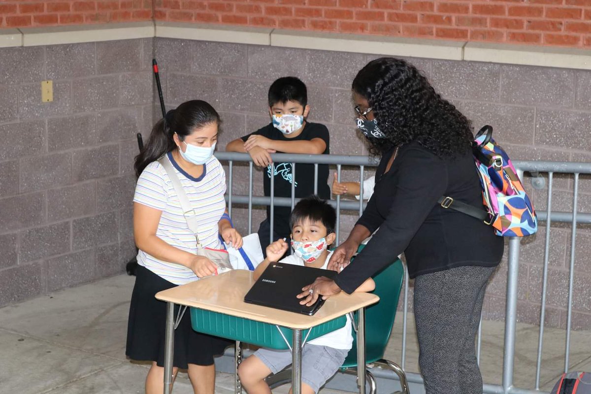 At Park Avenue School, Superintendent Dr. Fitzhugh met with Principal Dr. Hackett at the school's Tech Parent Workshops organized to help Grade K-3 families with remote learning. Tech Coordinator Dr. Harlem led the scheduled sessions. #GoodtoGreat