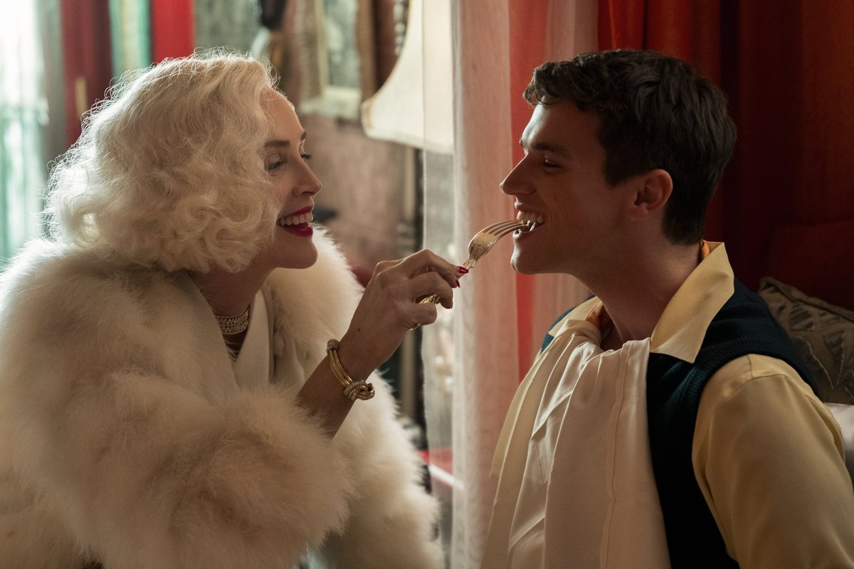 SeriesTWBZ's tweet image. Ratched, nova série de Ryan Murphy estrelada por Sarah Paulson, estreia amanhã na Netflix. 💉