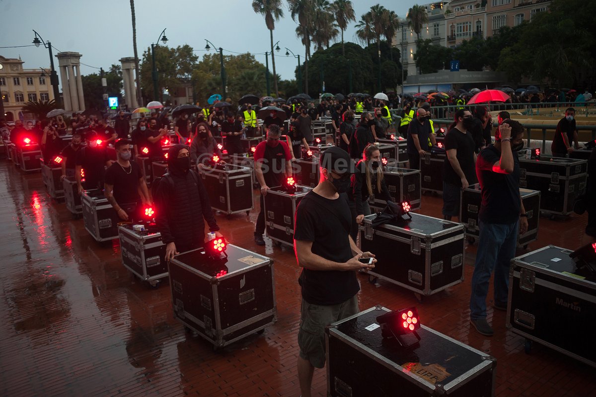 JesusMerida_'s tweet photo. 17/09/2020. L@s profesionales del sector de eventos y espectáculos en vivo salen a la calle en #Málaga para denunciar la precaria situación de la industria golpeada por la pandemia del #COVID__19 #Apoyo17S #AlertaRoja
#hacemoseventos #redalert #WeMakeEvents 

📸 ©Jesús Mérida. https://t.co/xUcF08XZCt