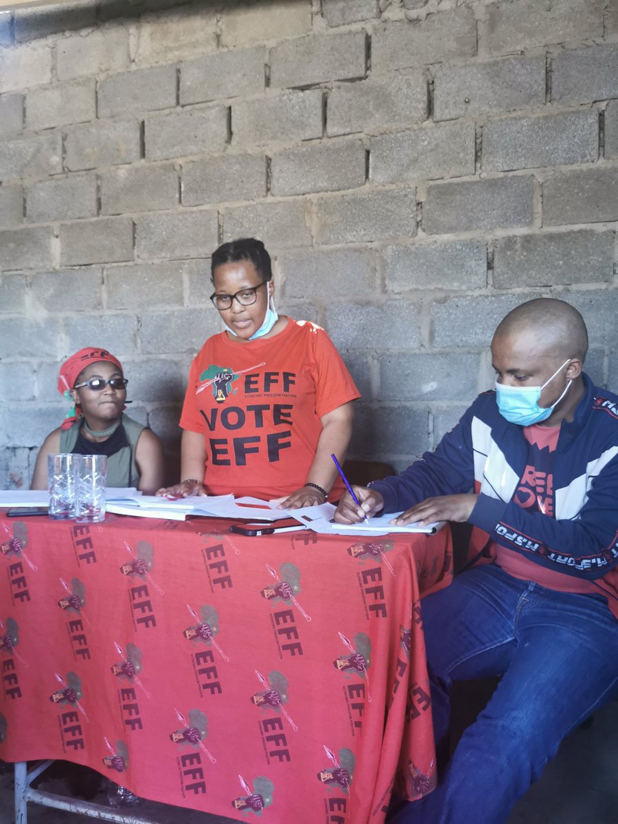 effmangaung's tweet photo. Building solid structures is a way to go, Commisar @PiabaMadokwe together with the Regional Chair @Radebe_Boitu12 and Regional Sec @M_Ramatlama addressed Chairs and Secs of Thabanchu Zonal, all 5 Wards were represented. @EFF_FS @lipalepapi https://t.co/dzsfryg1Vh