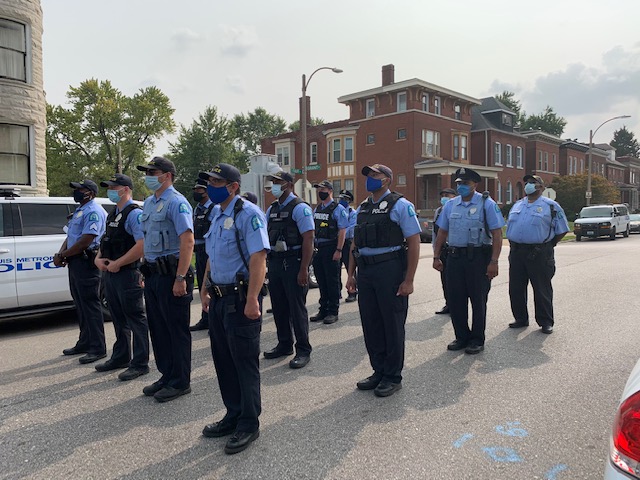 SLMPD's tweet photo. This afternoon District 6 held a #CommunityRollCall in the OβFallon Neighborhood.
PO Nelson & long time community leader Linda Primer received Awards of Excellence for their work in North #STL. Alderman Brandon Bosley also attended to provide encouraging words to the officers. https://t.co/ieRNbOXthS
