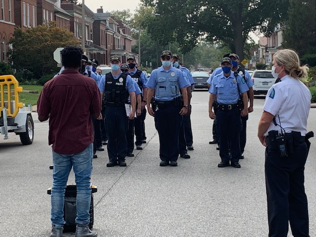 SLMPD's tweet photo. This afternoon District 6 held a #CommunityRollCall in the OβFallon Neighborhood.
PO Nelson & long time community leader Linda Primer received Awards of Excellence for their work in North #STL. Alderman Brandon Bosley also attended to provide encouraging words to the officers. https://t.co/ieRNbOXthS