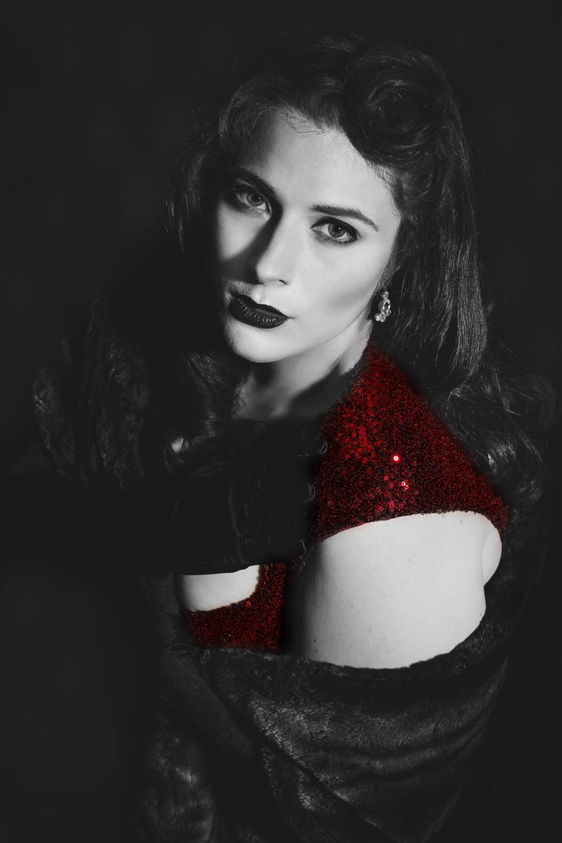 SofiedeSade's tweet photo. Can't believe I forgot about these photos!
#TBT #TBThursday #filmnoir #1940s #1940sfashion #burlesque #stlburlesque #pinup #pinupstyle #pinupgirl #Retro #vintagestyle #sofiedesade #vintagefashion #siren #reddress #burlesquedancer #Actress #musicaltheatre #STL #STLouis #burlylife https://t.co/hWLIdmLR28