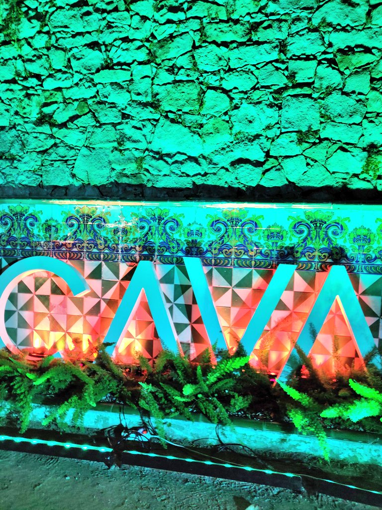WineGastroWorld's tweet photo. Buenas noches. Que ganas tenemos de un nuevo #cavasound... Esperemos que pronto pase de largo el COVID y podamos pronto disfrutar de este y otros eventos para #CavaLovers y #winelovers 😉🥂.
Pronto volveremos a juntarnos y disfrutar 💪🏻.
#cava #vino #ganasdeeventos #culturadelcava https://t.co/bdgwcaESnk