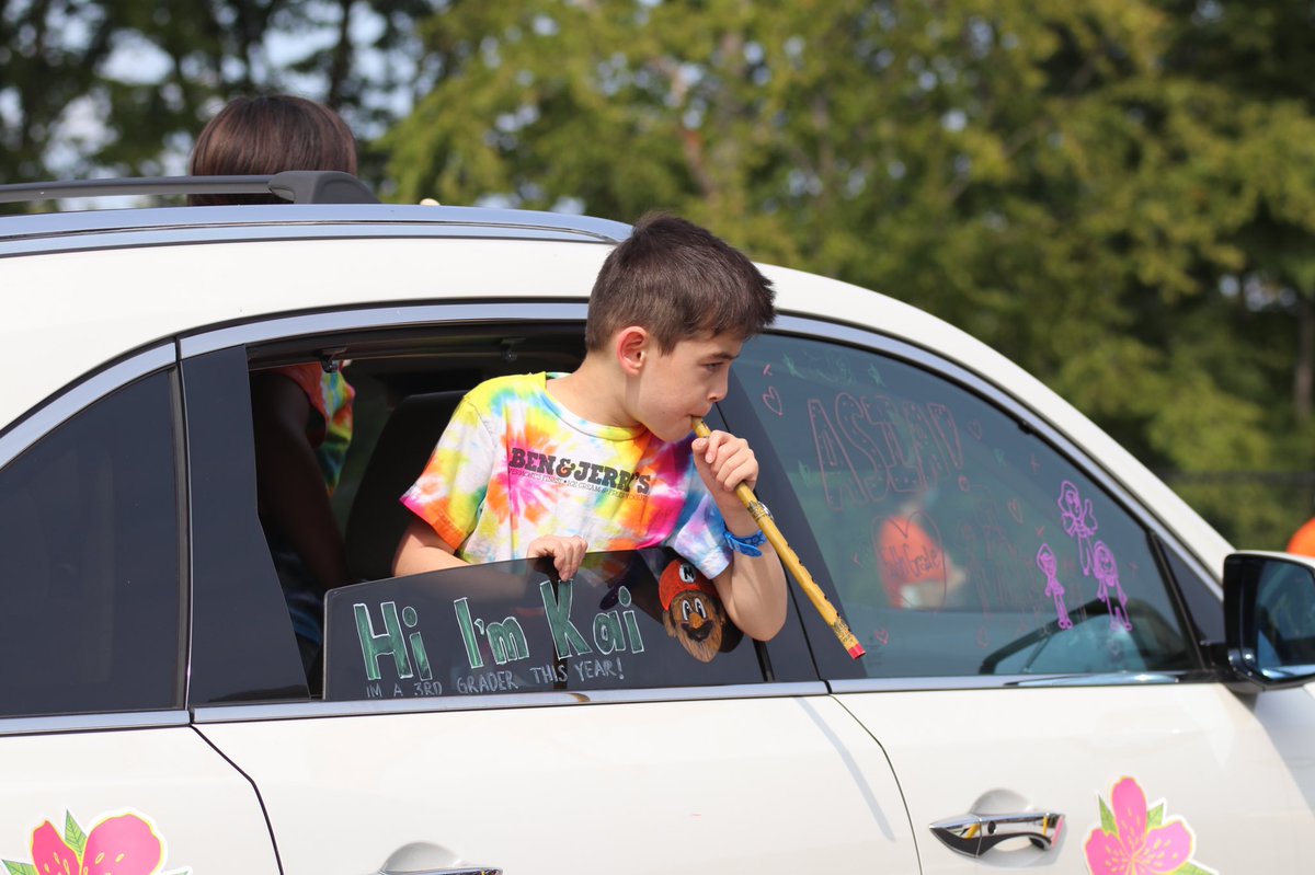 MPSPanthers's tweet photo. Part 3 of the Goodnow Brothers Elementary School parade today!  It was wonderful to come together as a School Community!  
Thank you to all that participated! 👏 🧡 

#WeAreGoodNow
#TheMarlboroughWay https://t.co/iqvpkgOpX4