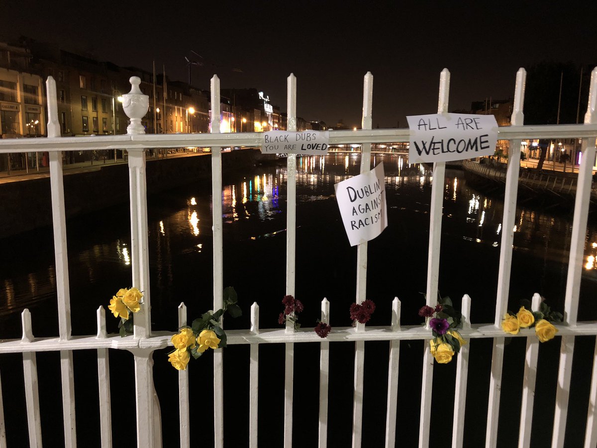 celaviedmai's tweet image. After the racist comments seen today on the bridge this was beautiful faith in humanity restored ❤️