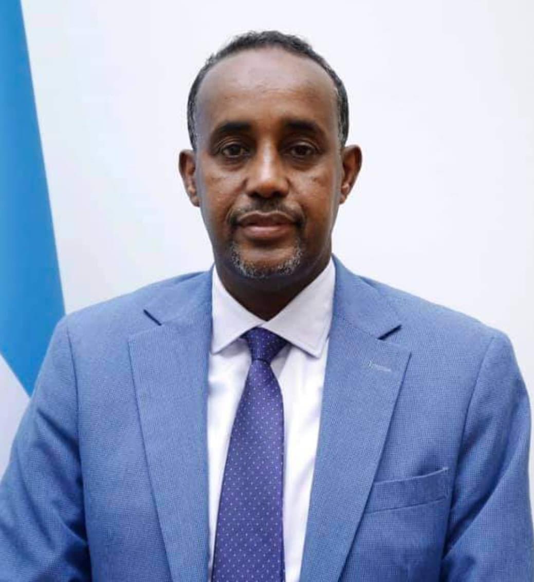 Waxaan u hambalyaynayaa Ra’iisul Wasaaraha cusub mudane Maxamed Xuseen Rooble. Waxaan Alle uga baryayaa inuu u fududeeyo mas’uuliyadda, kuna guuleeyo howlaha loo idmaday. Waxaan dhammaan ummadda Soomaaliyeed ugu baaqayaa inaan garab istaagno
#AmmaanoIyoAdeeg