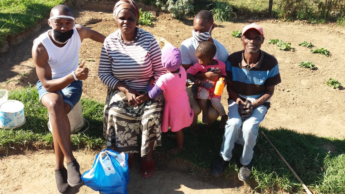 RealSisonke's tweet photo. It makes us happy to see the smiles of our people. You don't have to be a millionaire in order to make a difference. We have mega love for our people @komphelasteve https://t.co/1IUeYrIvQe