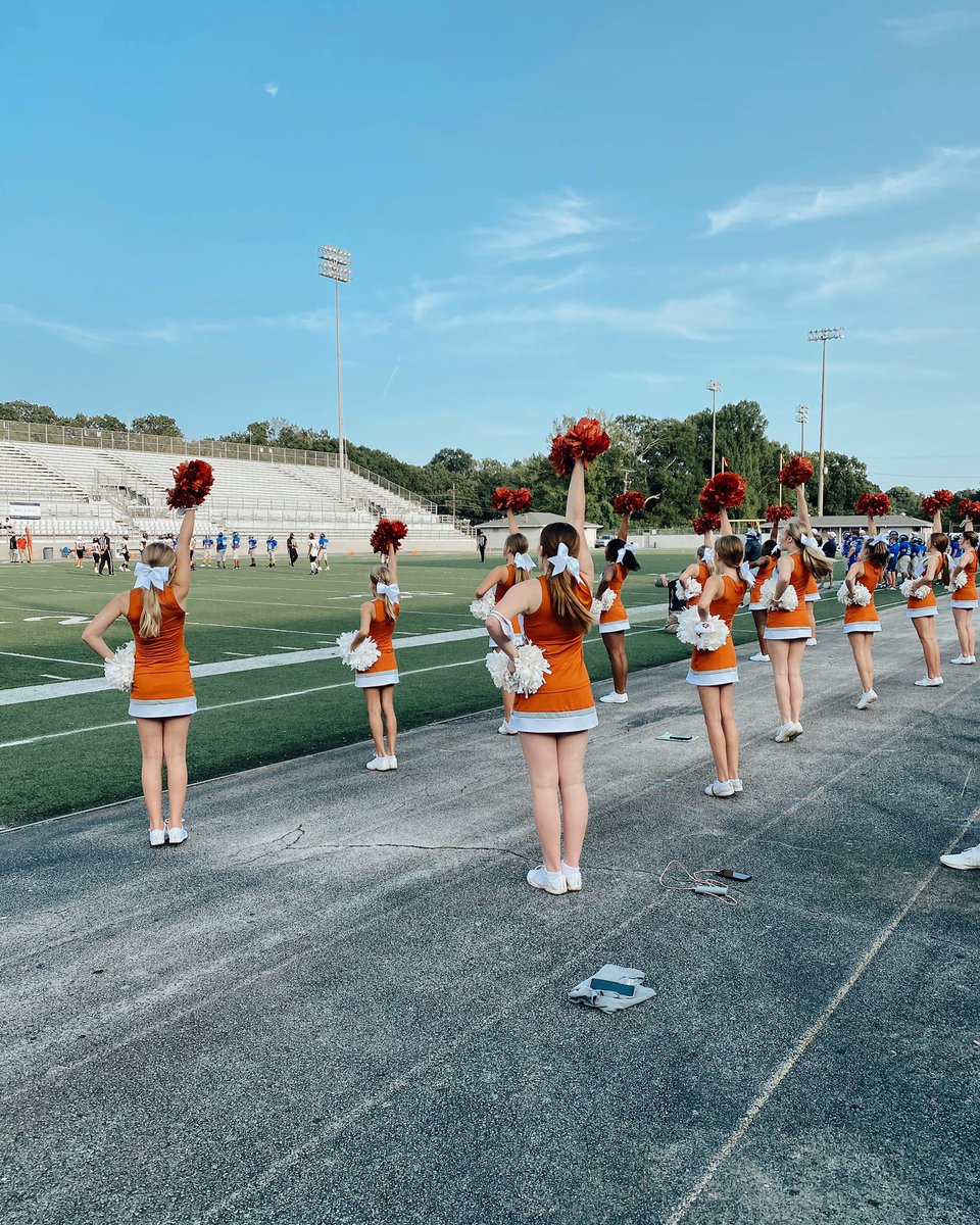 Beautiful night to cheer on our Lions! 🐾🦁 #lmslions